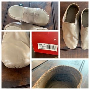 Size 5.5 girls’ nude Capezio jazz shoes